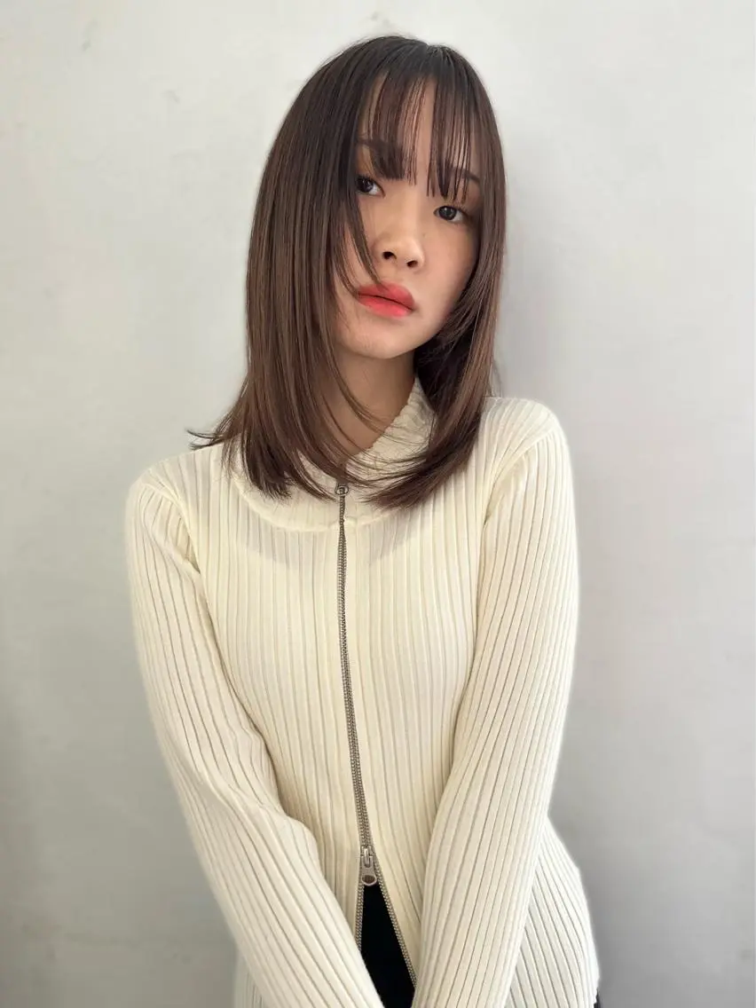 ミディアム カット 大人レイヤー×艶髪 小久保 春暁のヘアスタイル