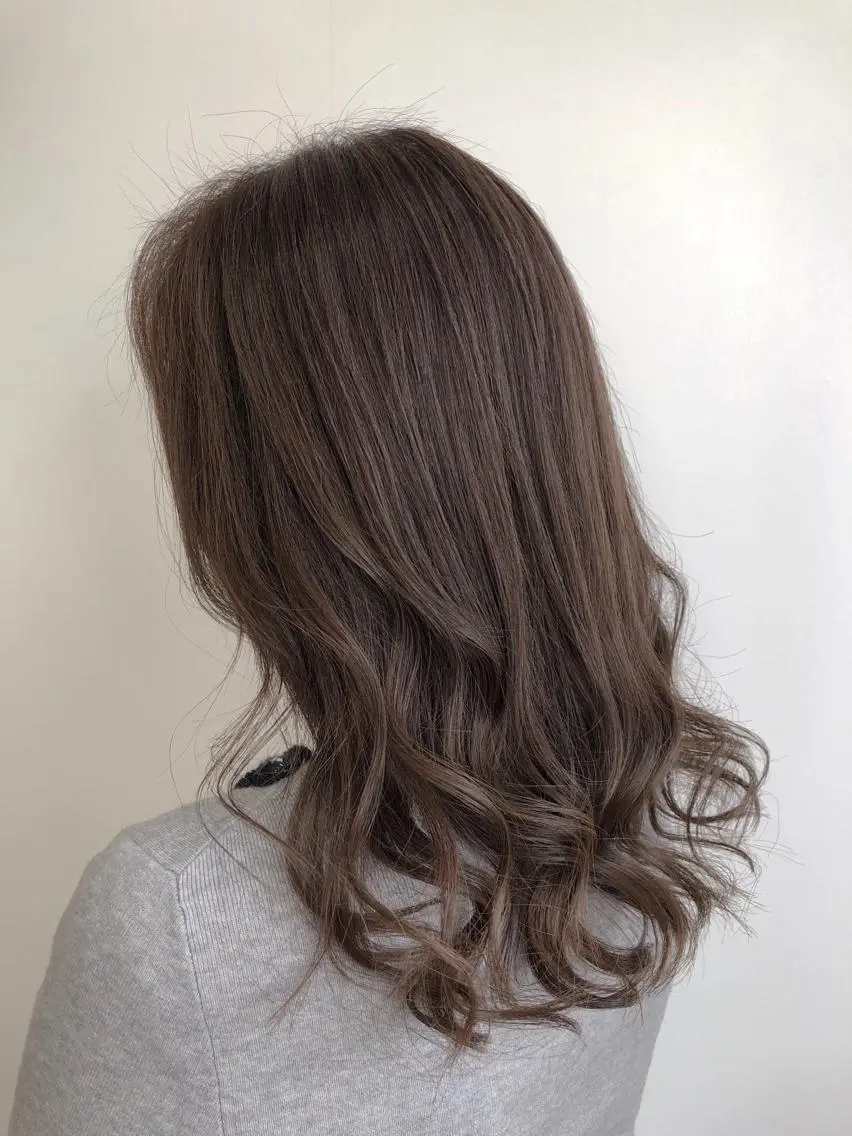 セミロング カラー アッシュ 【透明感、艶髪】西村 有司のヘアスタイル