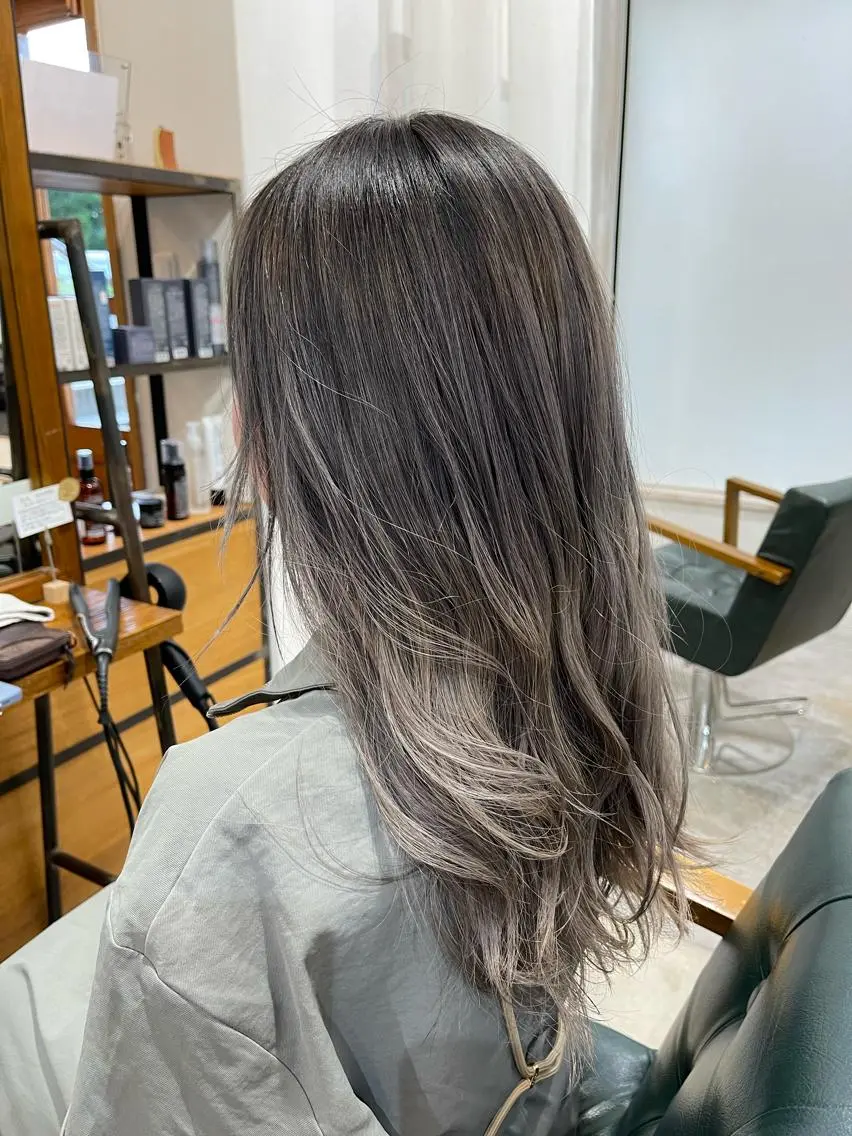 ロング カラー ブリーチ グラデーションカラー 上井 裕登のヘアスタイル