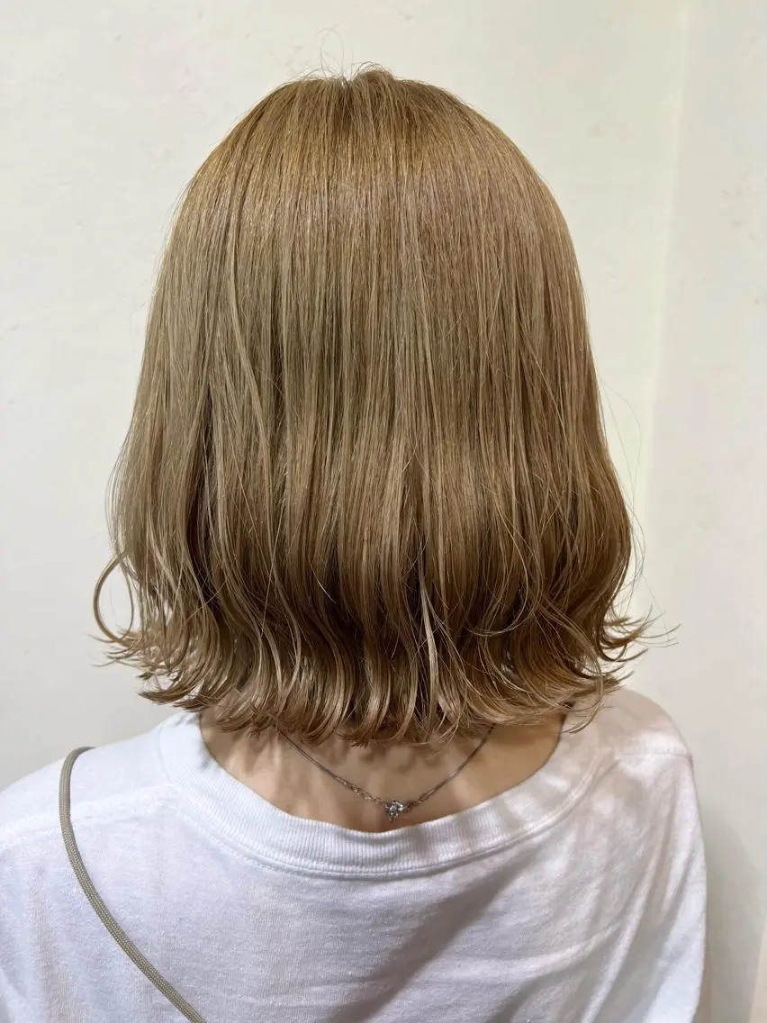 ミディアム カラー カット ヘアカラー トリートメント mana .のヘアスタイル
