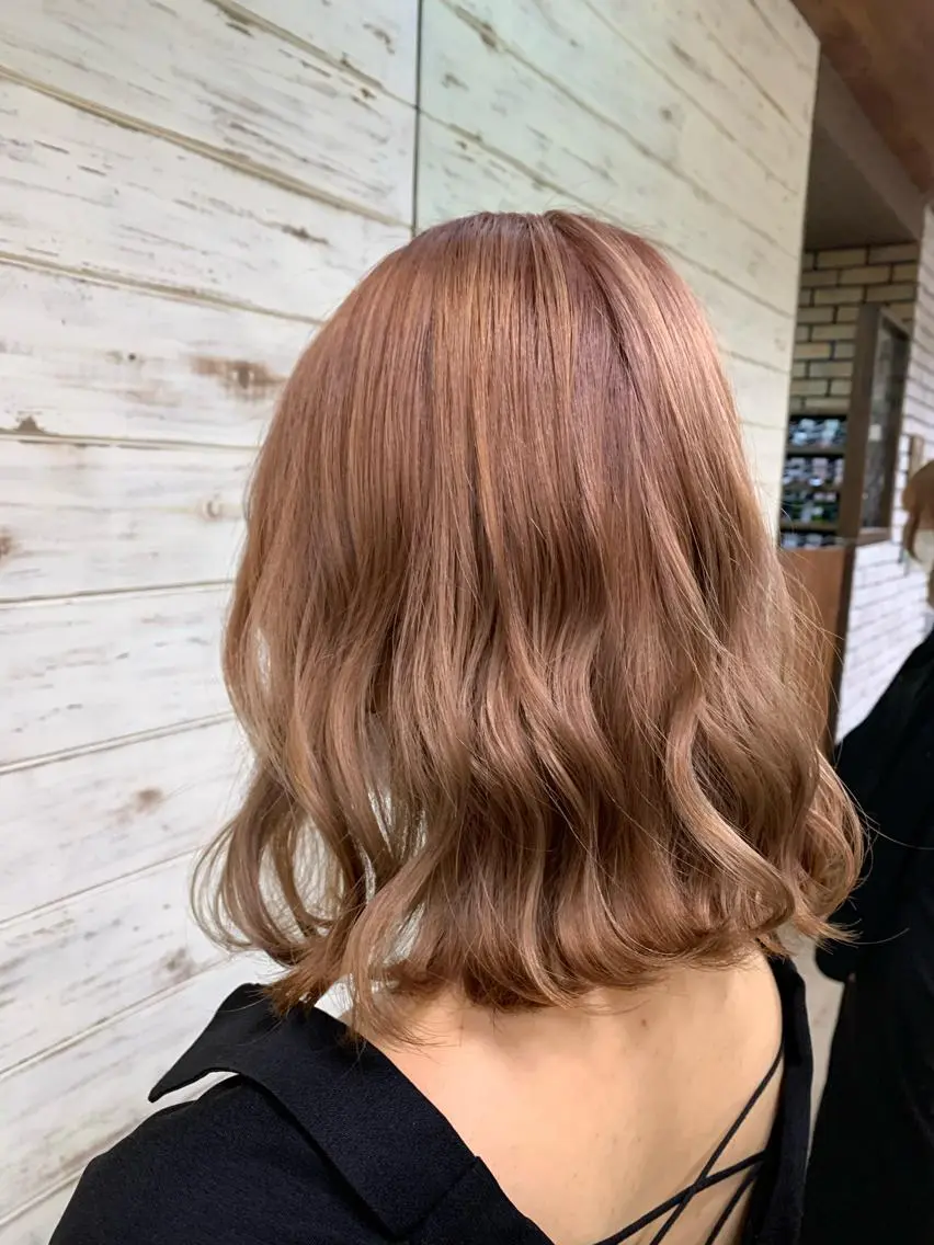 ミディアム カラー ベージュカラー ブリーチ ピンクカラー ピンクベージュ イワタ マハ/ minim hairのヘアスタイル