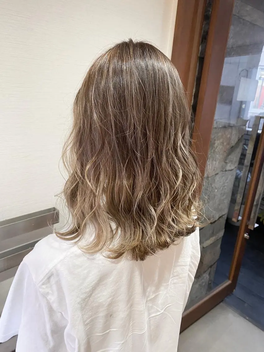 ミディアム ハイライト ヘアカラー トリートメント 萩原 凌✄のヘアスタイル