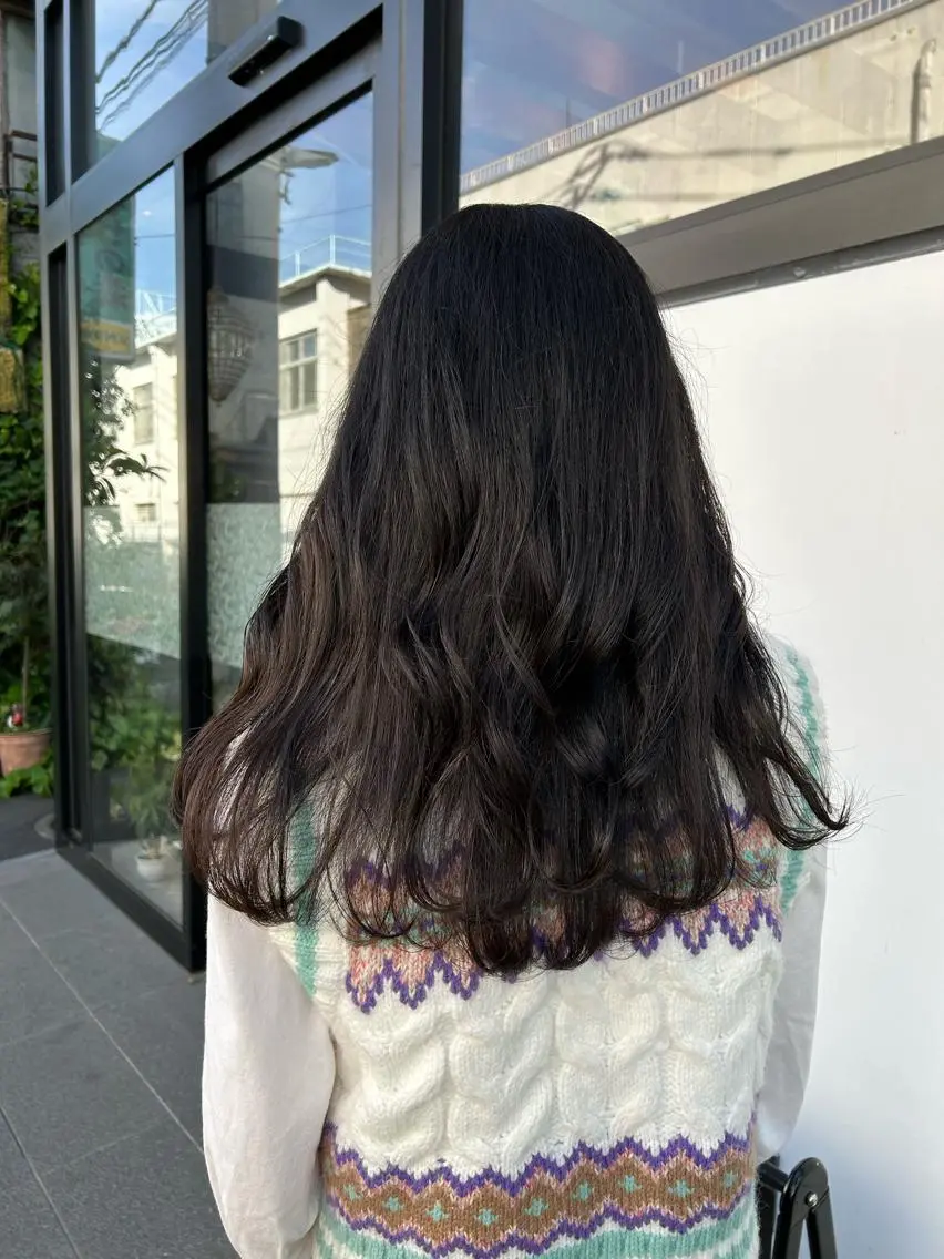 ロング レイヤーカット パーマ 柳川沙羅 🌿透明感カラーのヘアスタイル