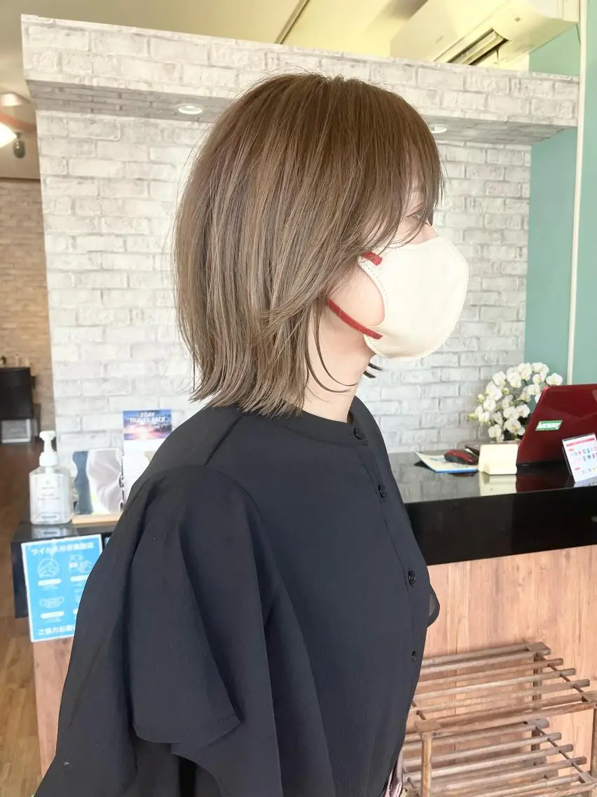 ミディアム カラー ベージュカラー ヘアークルーズ ピースのヘアスタイル