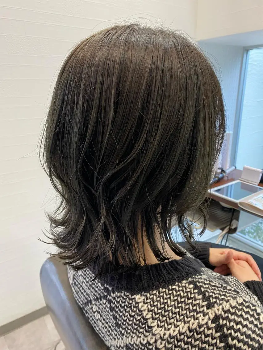 ミディアム カット ヘアカラー トリートメント 吉田 桃香のヘアスタイル