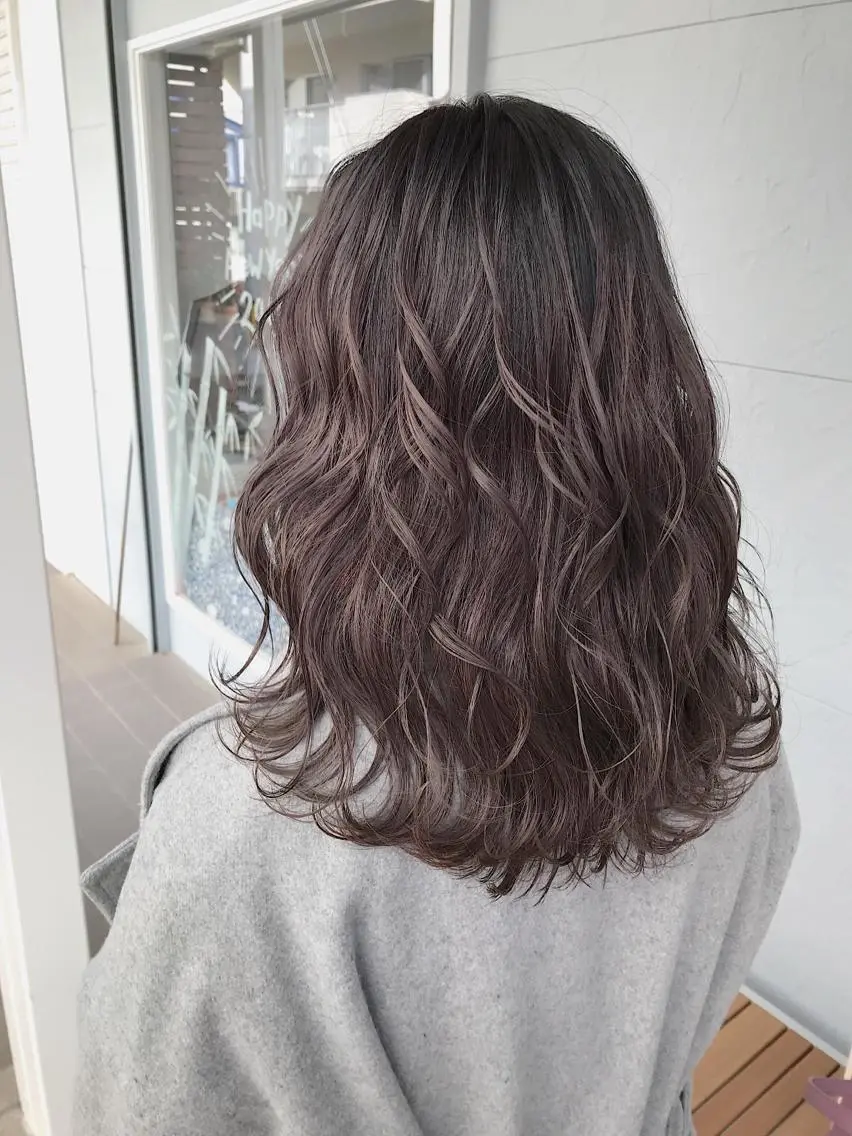 セミロング カラー ヘアアレンジ グレージュ lani ブリーチ /ダブルカラーのヘアスタイル