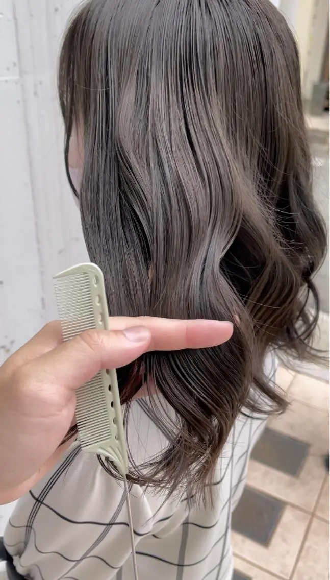 ミディアム カラー ベージュカラー ブリーチ 透明感カラー ブリーチなしカラー 泉 堅也のヘアスタイル