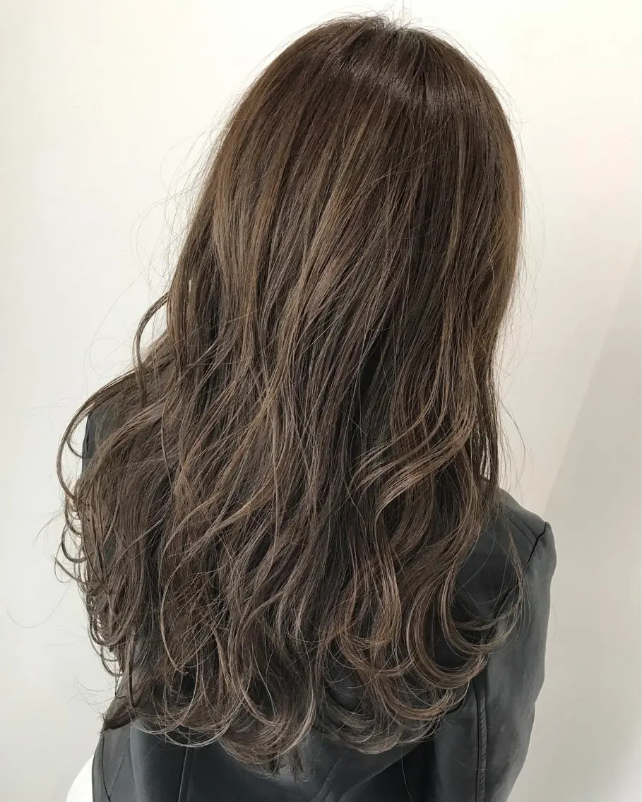 ロング カラー ベージュカラー ハイライトカラー ラベンダーカラー ラベンダーベージュ ハイライト 若杉 諒のヘアスタイル