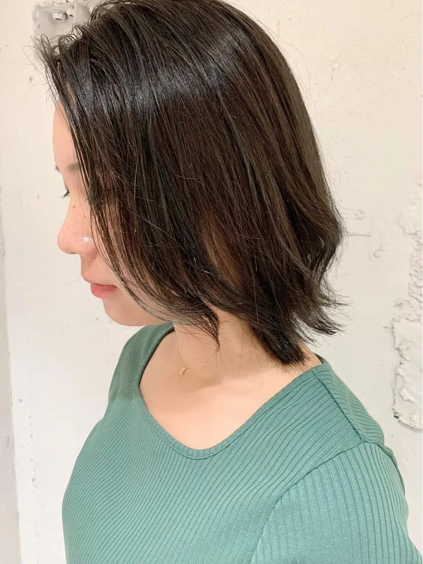 ミディアム カラー グレージュ オリーブグレージュ オリーブグレー 伸ばしかけ 外ハネヘア カット ヘアカラー 💛丁寧さNo.🥇 🧸片山智裕💛のヘアスタイル