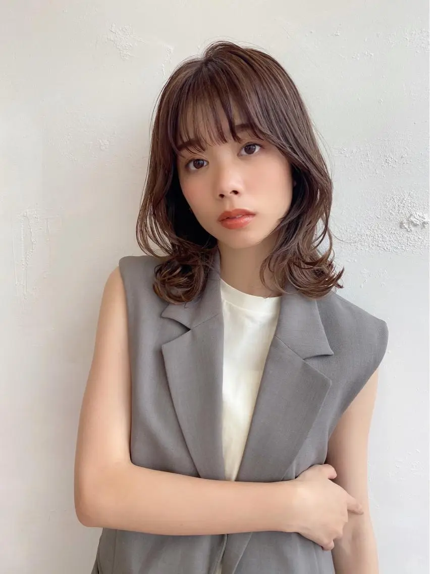 ミディアム くびれヘア くびれレイヤー レイヤーカット 小顔カット 鎌倉 彩のヘアスタイル