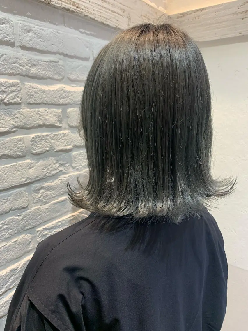 ミディアム カラー ブリーチ 透明感カラー グレージュ カーキグレージュ Gisel みらののヘアスタイル