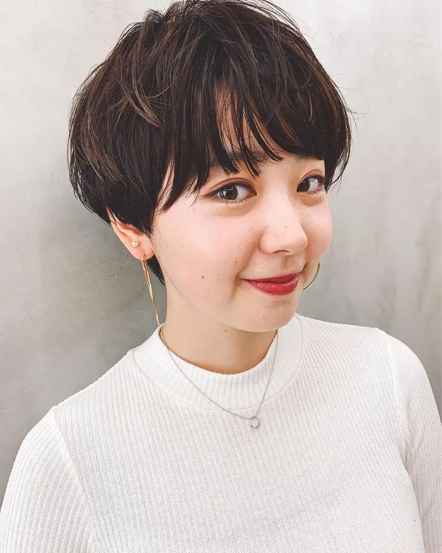 ショート カット トリートメント 💓パーマ，💗 レイヤーカットのヘアスタイル