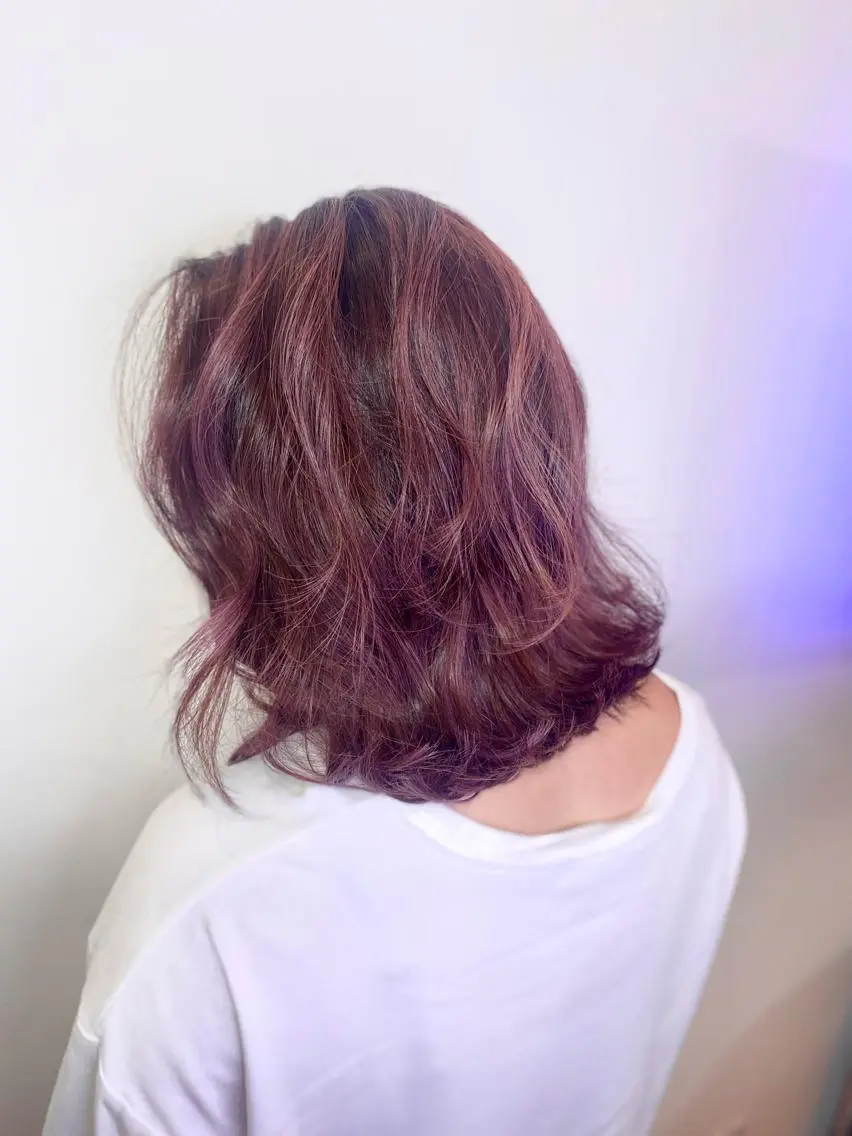 ミディアム カラー ハイライトカラー バイオレットカラー ハイライト カット ヘアカラー トリートメント Luzir⭐︎ GEN⭐︎のヘアスタイル