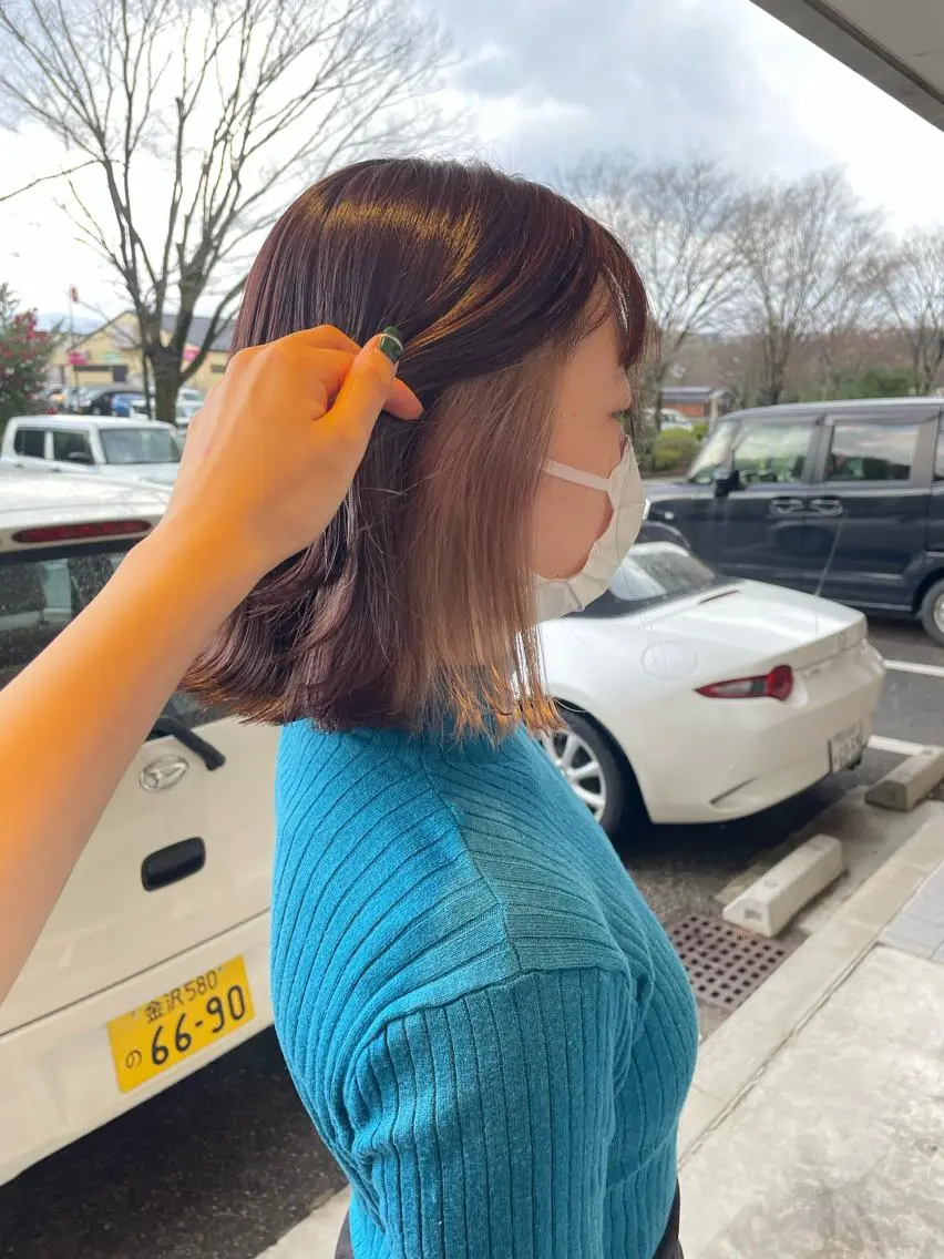 セミロング ヘアカラー 山岸 朱里のヘアスタイル