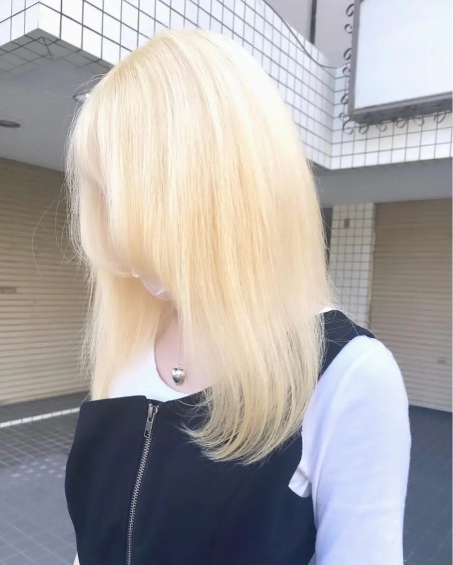カラー 抜きっぱなしブロンド moana surfriderのヘアスタイル