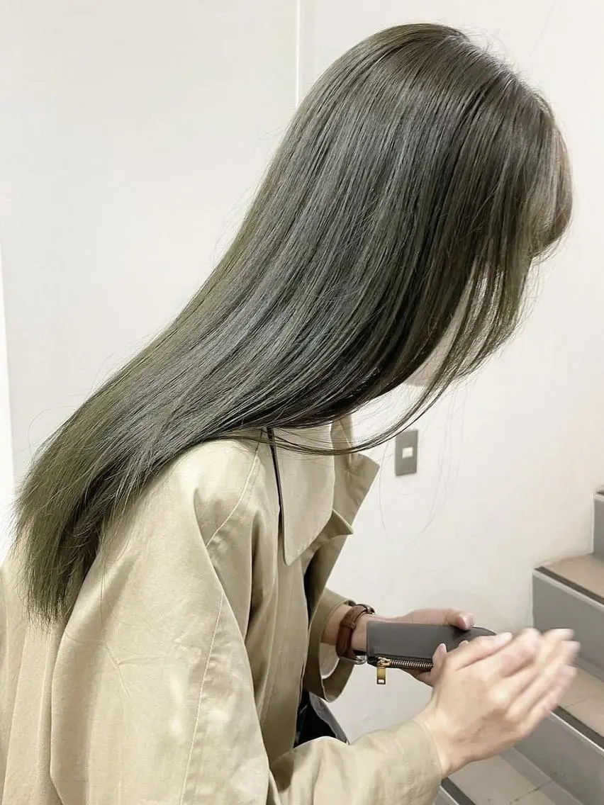 ロング ヘアカラー トリートメント qiie/ハイトーン インナーカラーのヘアスタイル