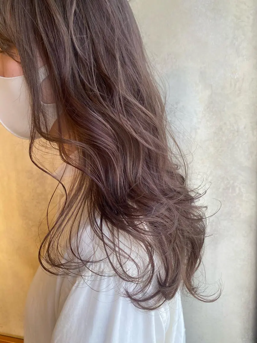 セミロング カラー ブリーチ ハイライトカラー ピンクカラー ハイライト ヘアカラー ツキノキ ミナのヘアスタイル