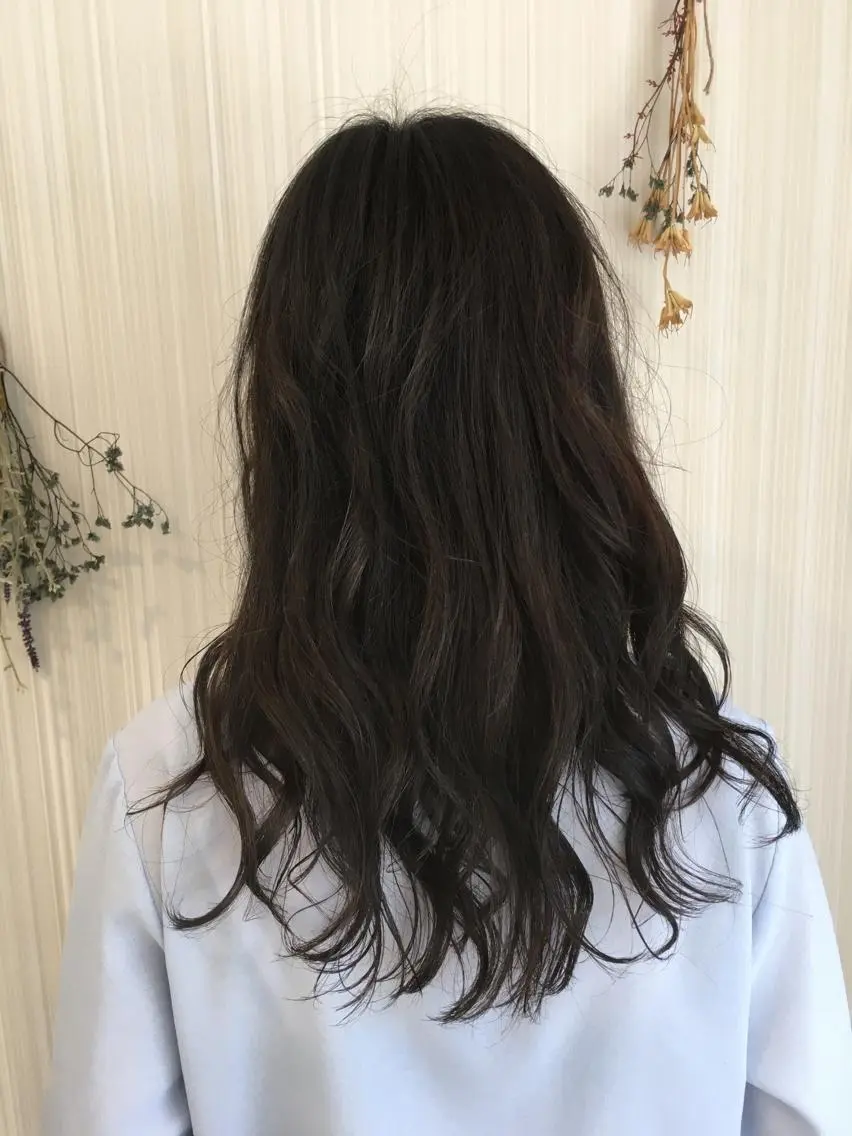 セミロング カラー 黒髪 ブルーカラー ブルージュ 外国人風カラー ヘアカラー トリートメント ハイトーン/ブリーチ 山崎 悠次のヘアスタイル