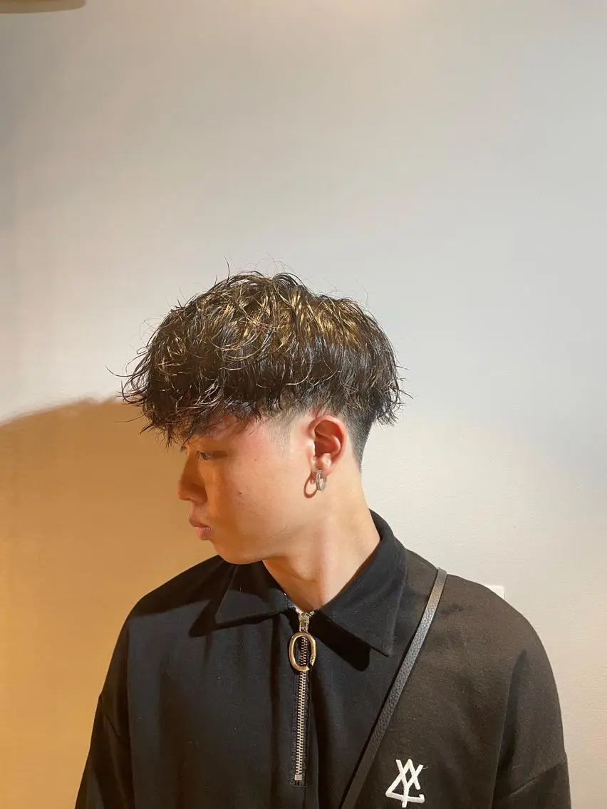 ショート パーマ 新宿スキンフェード 佐藤京介のヘアスタイル