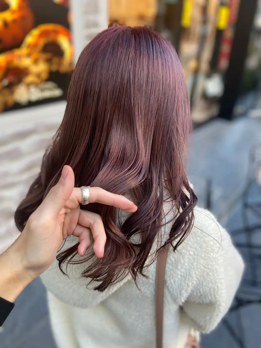 ミディアム カラー ブリーチ ピンクカラー バイオレットカラー ヘアカラー トリートメント ウルフカット レイヤーカット上柿のヘアスタイル