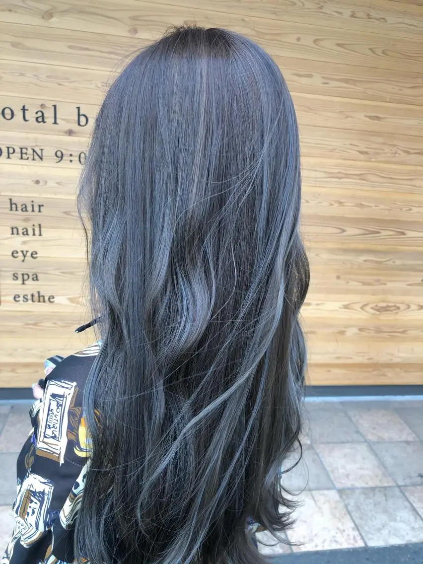 ロング カラー 舩坂 友賀のヘアスタイル