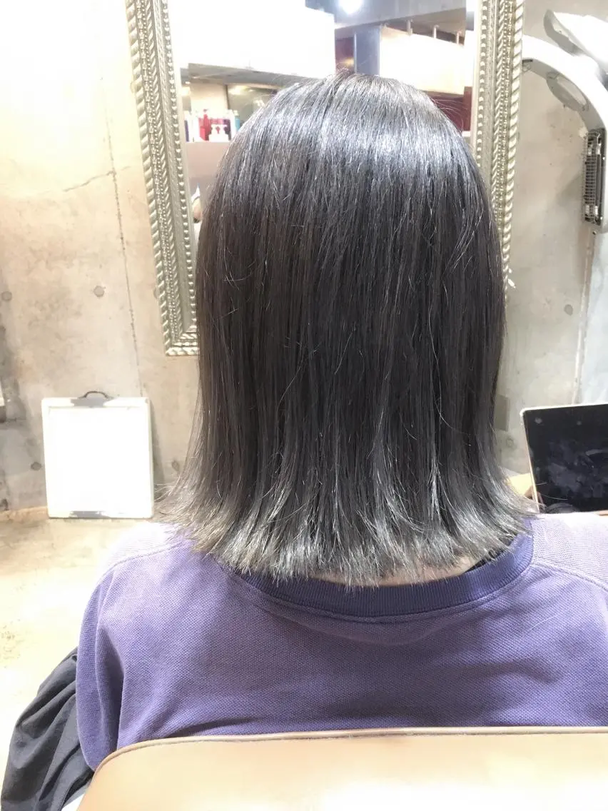 ミディアム カラー ダークグレー グラデーションカラー 北條 優輝のヘアスタイル