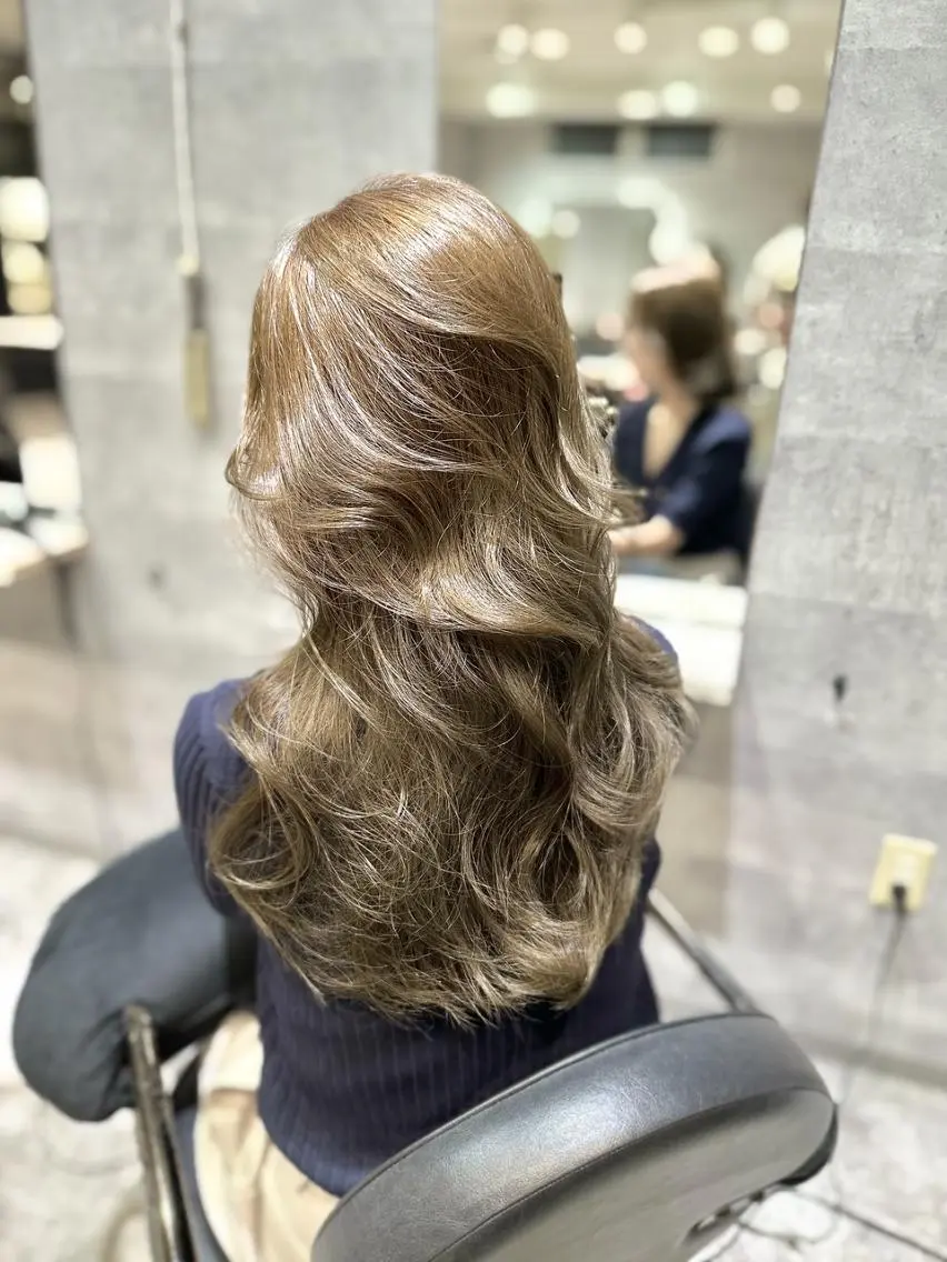 ロング カラー ヘアアレンジ カット ヘアカラー トリートメント _WHITE 難波本店のヘアスタイル