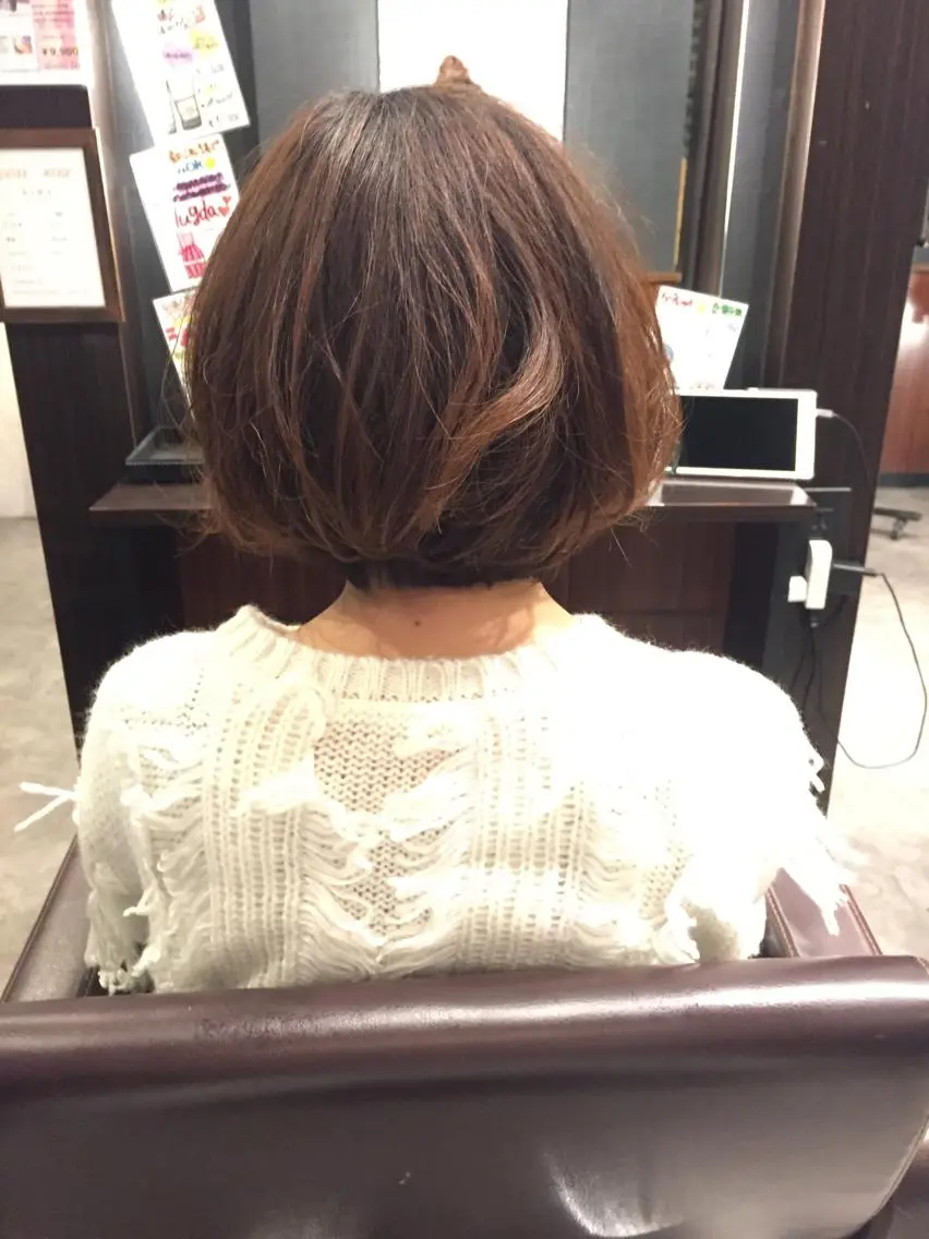 ミディアム 金澤 愛のヘアスタイル