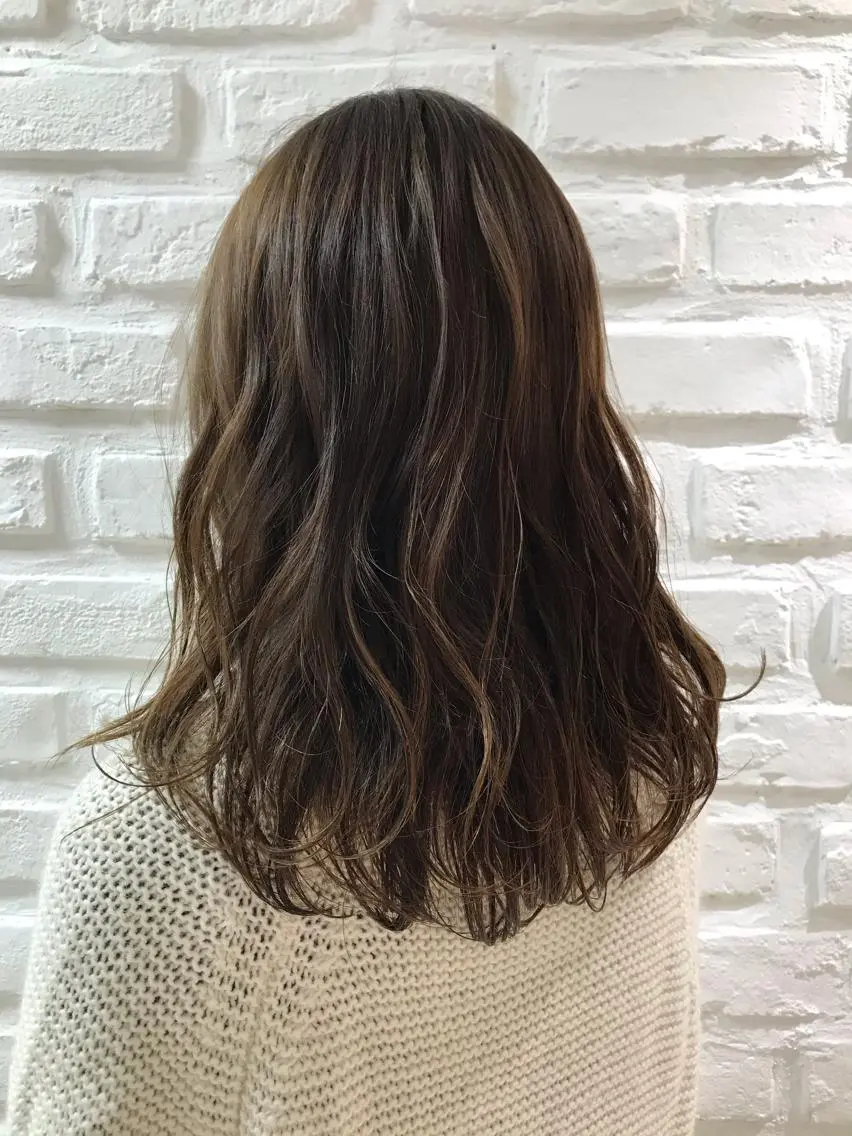 ロング カラー ベージュカラー ハイライトカラー イルミナカラー ハイライト 【暖色カラー特化】 中山由梨のヘアスタイル