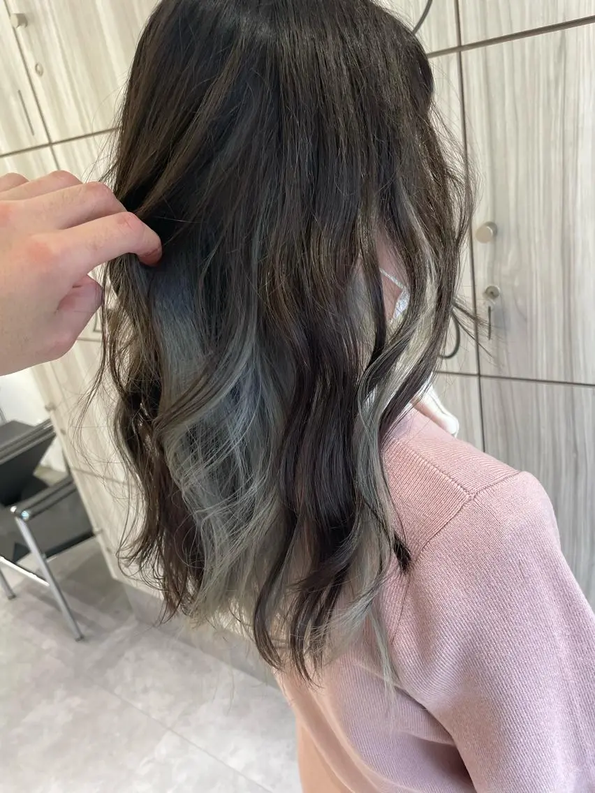 ロング カラー メンズ メンズインナーカラー インナーカラー シルバー メンズ特化/今池駅 徒歩1分/岡本一真のヘアスタイル
