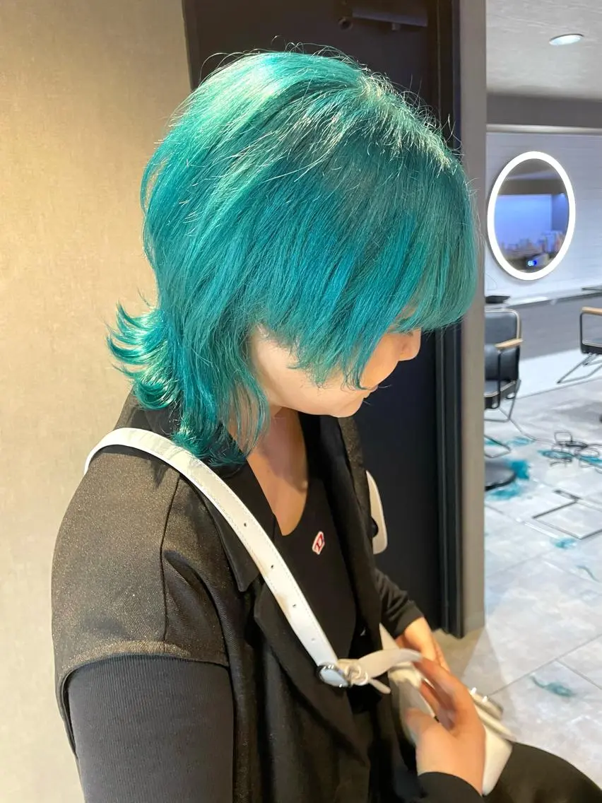 ミディアム カラー くびれヘア 顔周りカット レイヤーカット ウルフカット カット ヘアカラー トリートメント さと ちはるのヘアスタイル