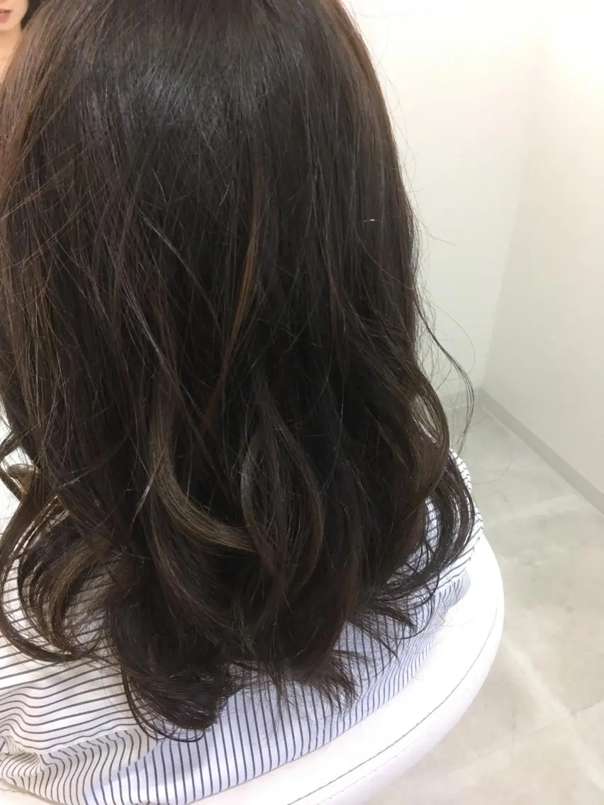 ミディアム セミロング カラー 髪質改善 中川 翔のヘアスタイル