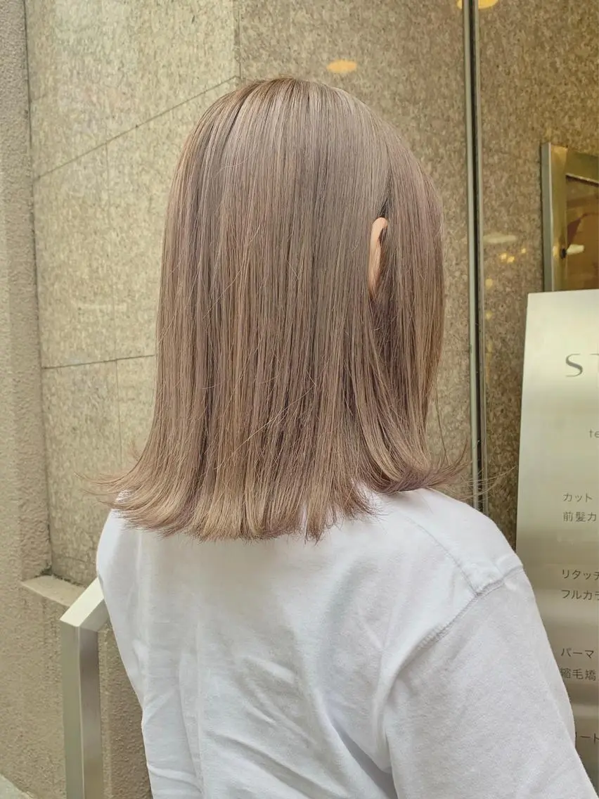 ミディアム カラー グレージュ ミルクティーグレージュ カット ヘアカラー トリートメント 矢野 晃平のヘアスタイル