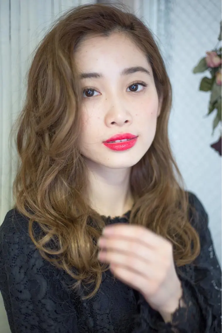 ロング カラー パーマ ヘアアレンジ 外国人風カラー 推し活専用 【派手髪】飯野ゆかりのヘアスタイル