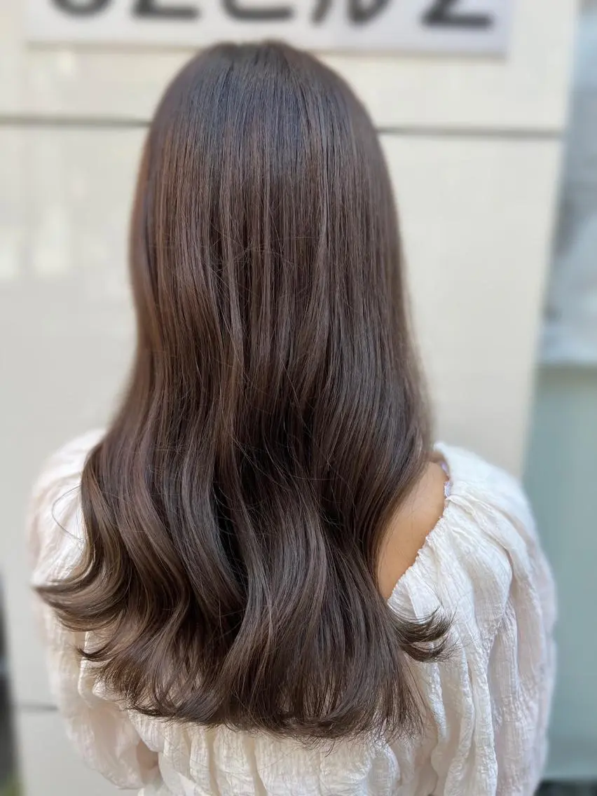 ロング カラー ベージュカラー グレージュ オリーブベージュ オリーブカラー オリーブグレージュ カット ヘアカラー トリートメント 艶髪 ♡Tomiyaのヘアスタイル