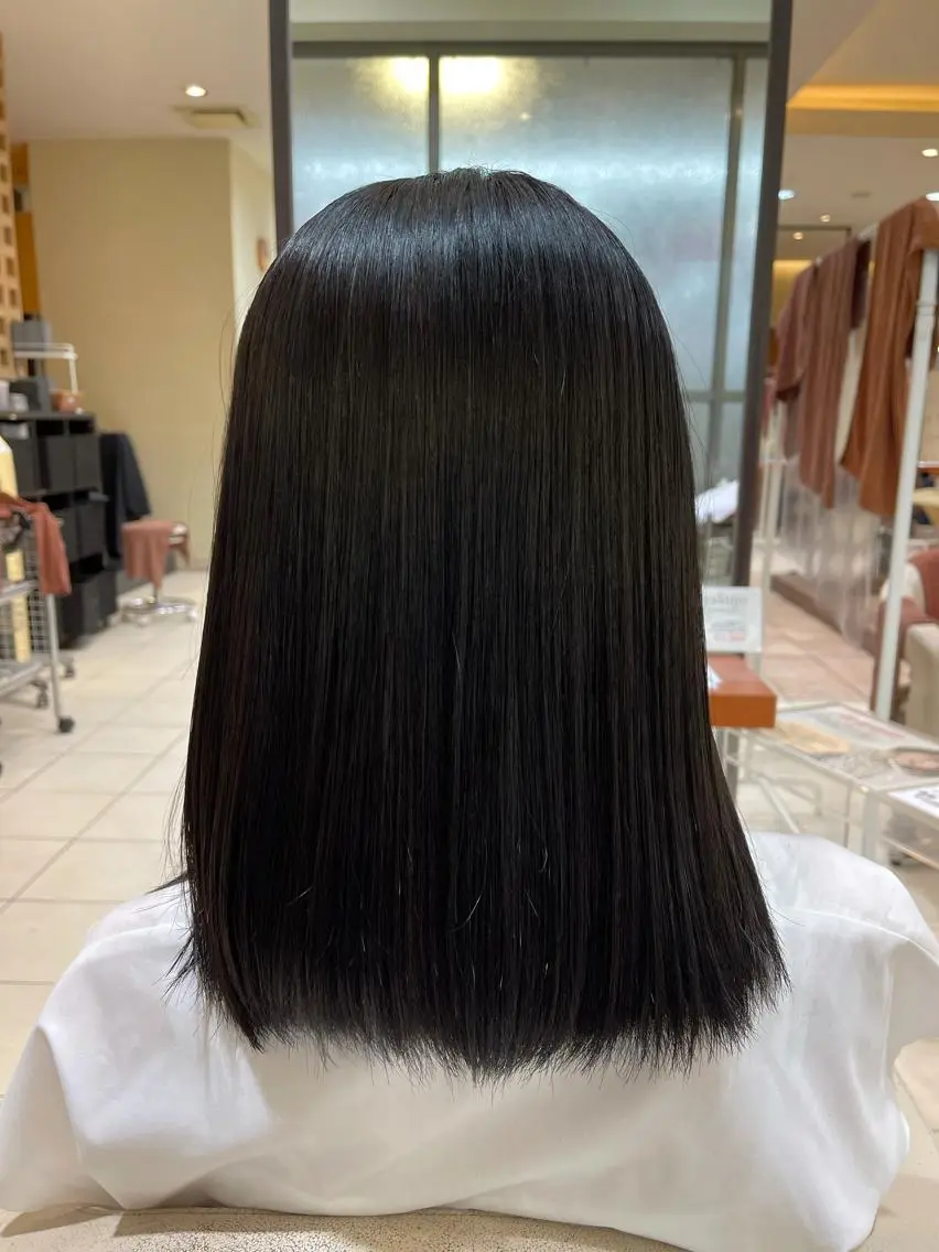 セミロング カラー 黒髪 ブルーカラー ブルーブラック カネヒラ リョウスケのヘアスタイル