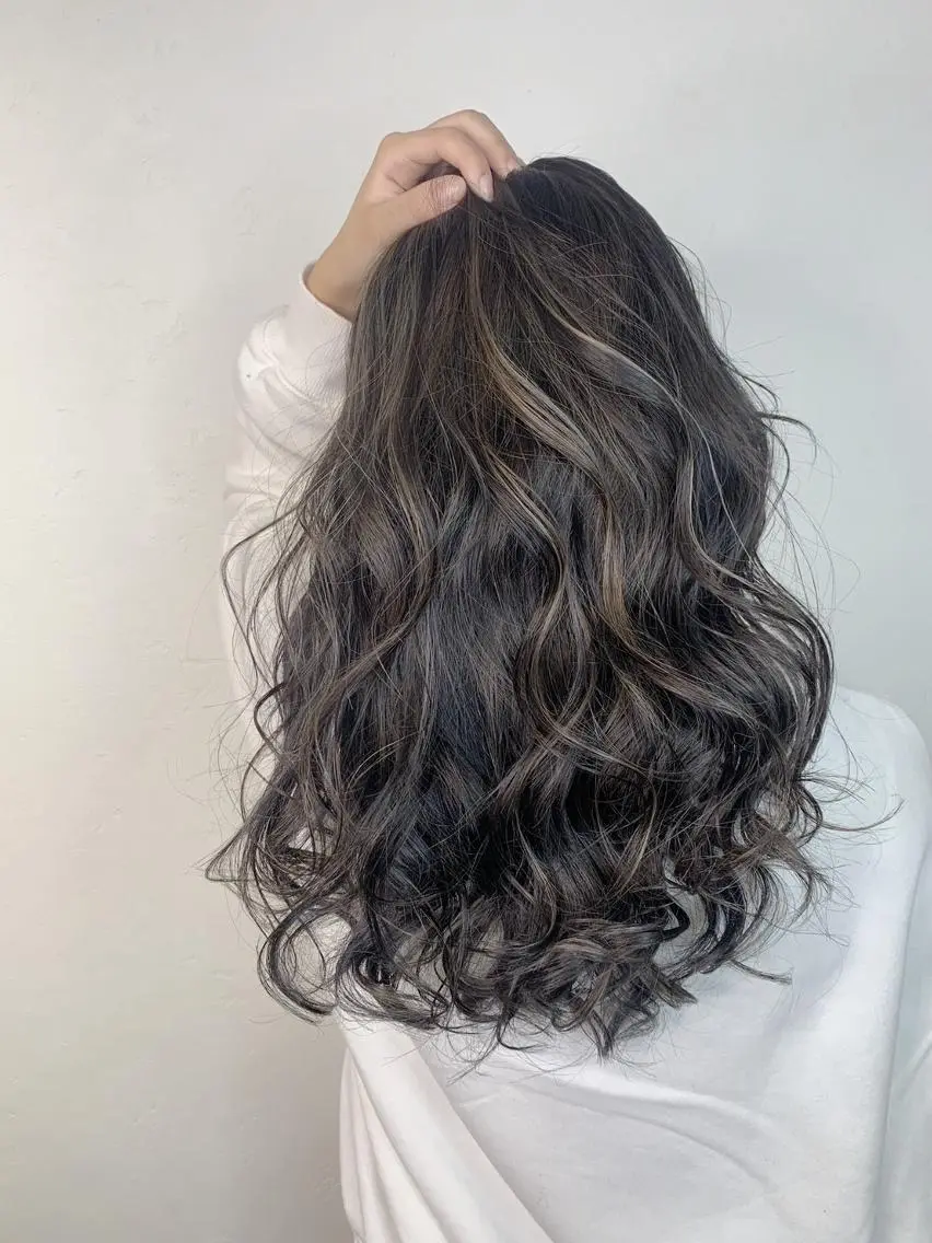 セミロング カラー _WHITE 天王寺のヘアスタイル