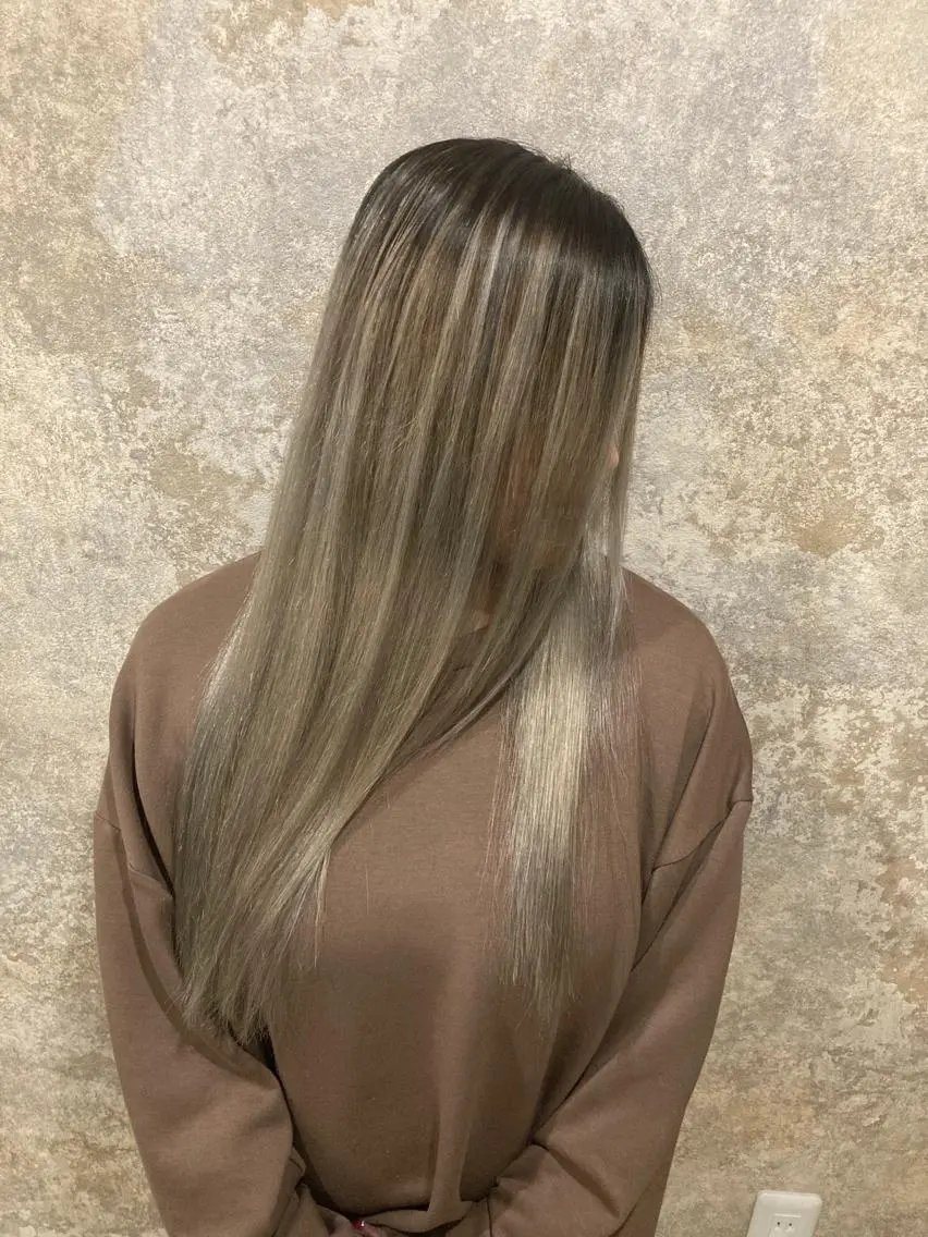 ロング ヘアカラー トリートメント マテリアル 中央駅店のヘアスタイル