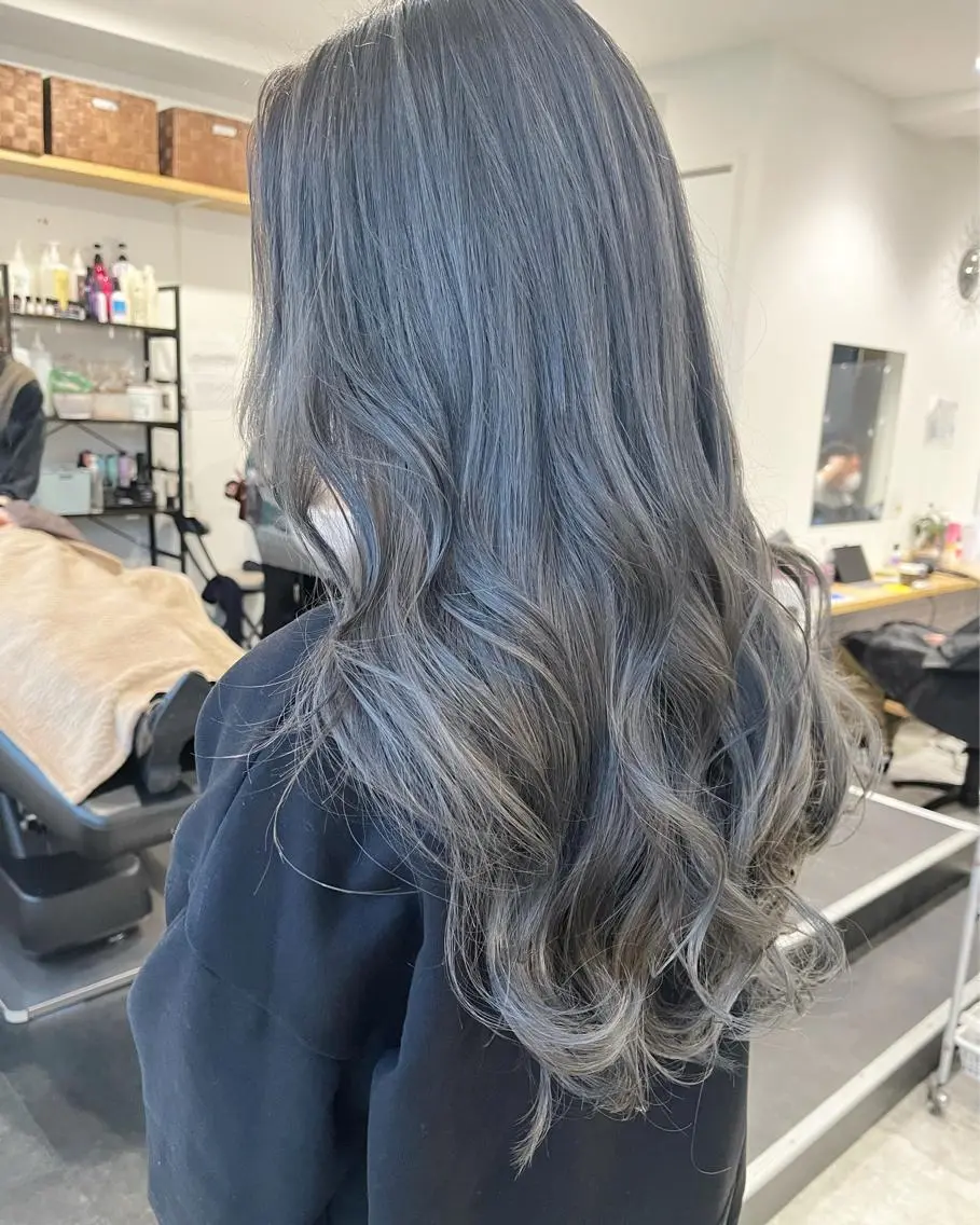 ロング カラー グレージュ RU RIのヘアスタイル