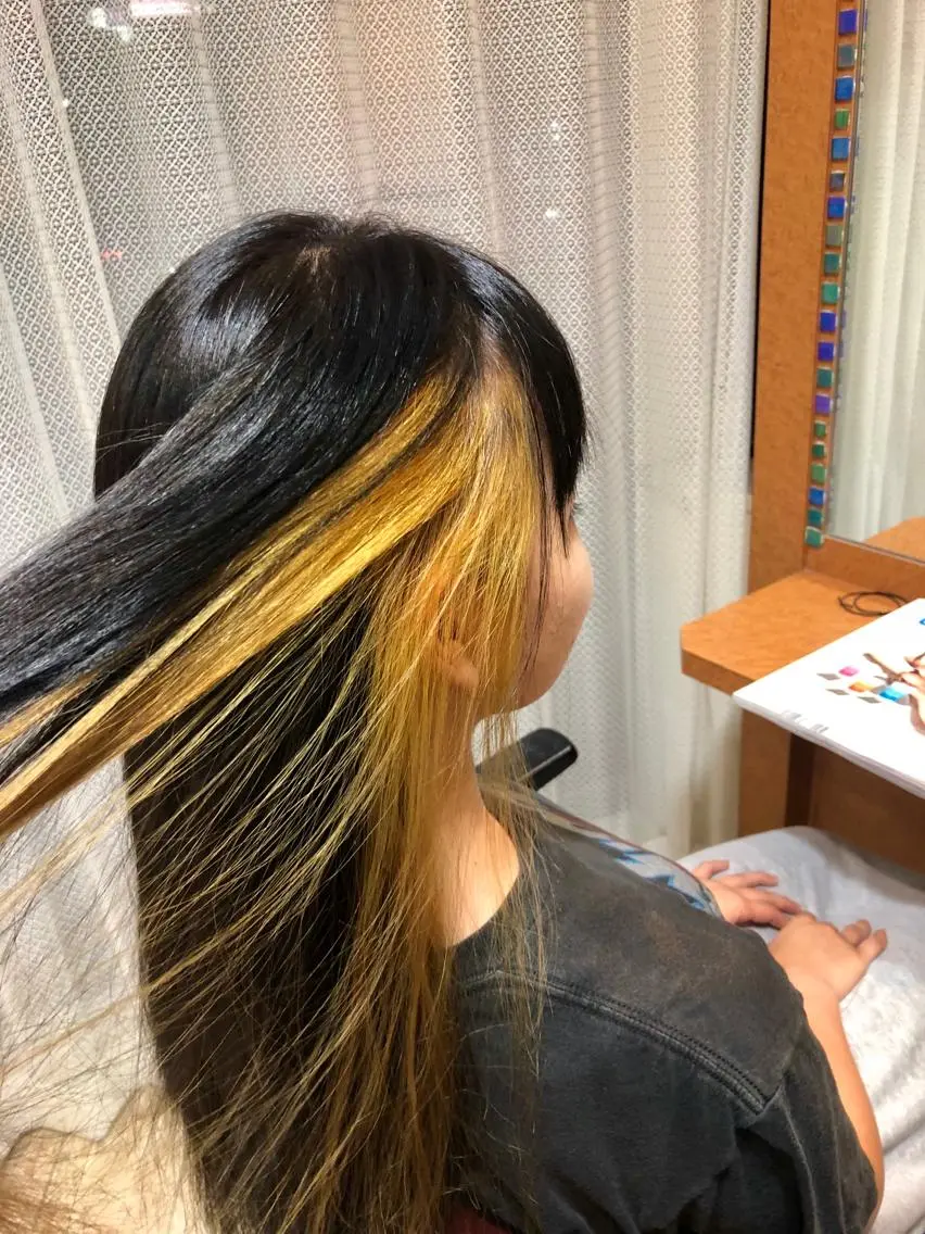 ロング カラー インナーカラー イエローカラー 100%髪質改善特化 TRUNSのヘアスタイル