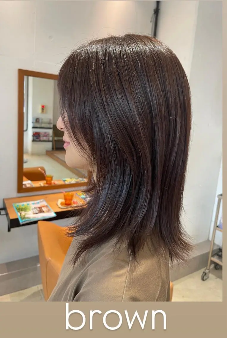 ミディアム ミディアムレイヤー レイヤーカット ヘアカラー トリートメント 三浦 仁美のヘアスタイル