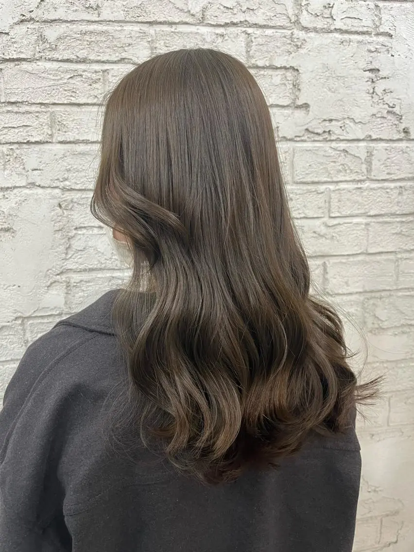 ロング カラー ヘアアレンジ ベージュカラー オリーブベージュ 🪽髪質改善縮毛矯正 🤍MIU🤍のヘアスタイル