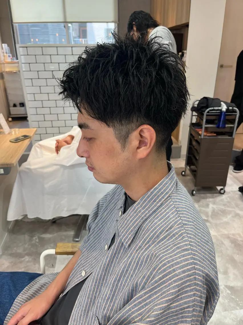 ショート メンズ アップバング メンズショート ショートヘア カット トリートメント 【店長】メンズ職人 短髪　ハイトーン🔥のヘアスタイル