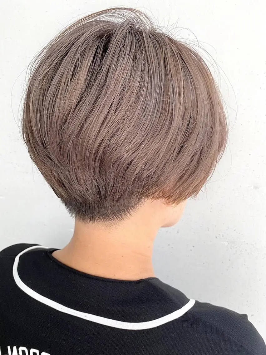 ショート カラー ブリーチ グレージュ ハイライトカラー ネイビーカラー 外国人風カラー 髪質改善/レイヤー ストウシンゴのヘアスタイル
