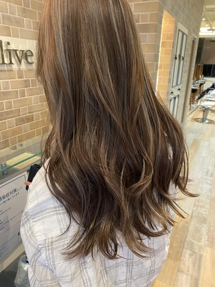 ロング カラー ヘアカラー 宮内 真乃のヘアスタイル