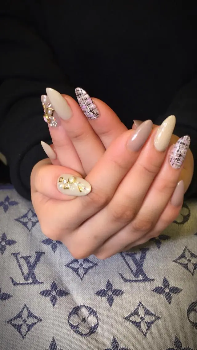 セミロング ネイル Petite Cannelleのネイルデザイン