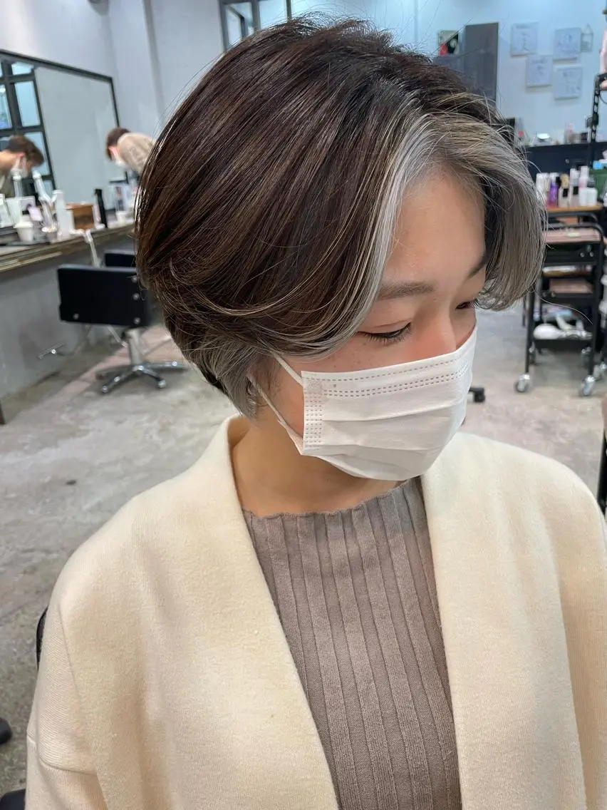 ショート ヘアカラー 大内 志穂のヘアスタイル