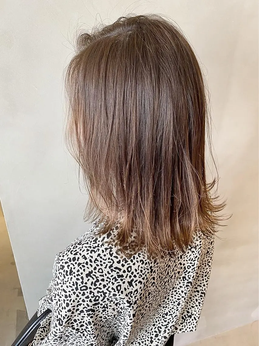 ミディアム カラー ヘアアレンジ ネイル マツエク・マツパ ミディアムパーマ アッシュ バレイヤージュ ベージュカラー 透明感カラー カット ヘアカラー 夜23時まで予約🉑 reverieあきらのヘアスタイル