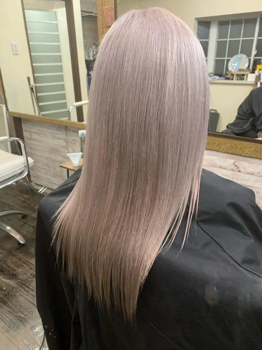 セミロング カラー ベージュカラー ハイトーンカラー ラベンダーカラー ラベンダーベージュ ヘアカラー 渡辺 健太のヘアスタイル