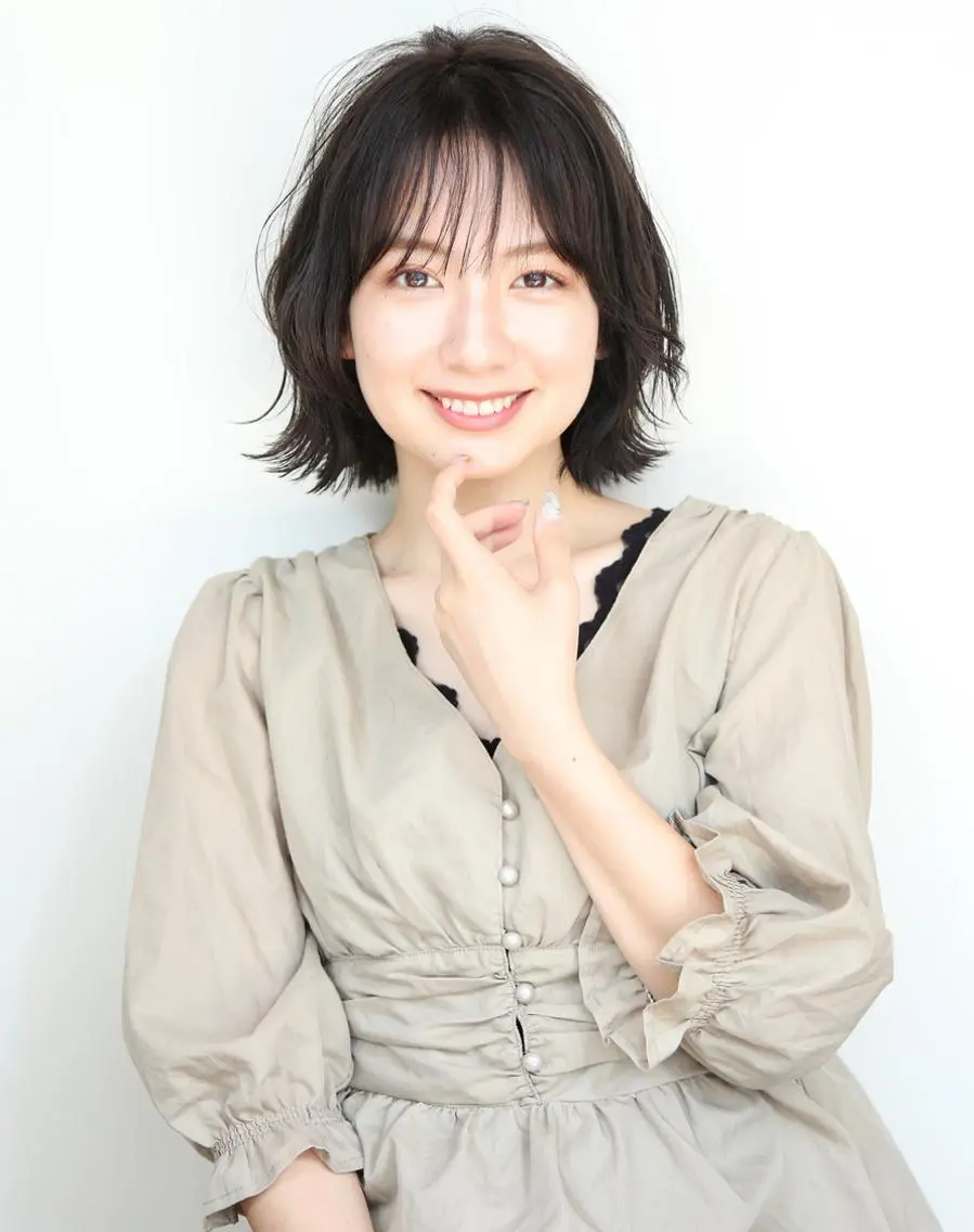 ミディアム 浅香 美加のヘアスタイル
